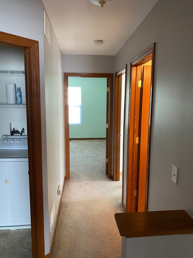 Building Photo - 4925 Montauk Dr