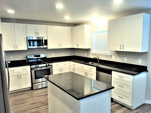 Building Photo - 14006 Honey Bee Ct