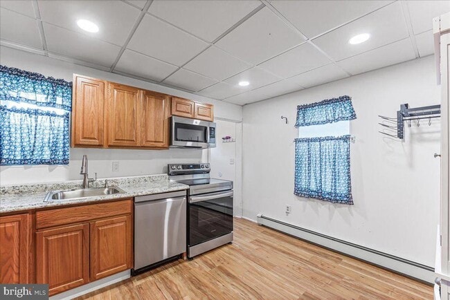 Building Photo - 632 Taylor Ave