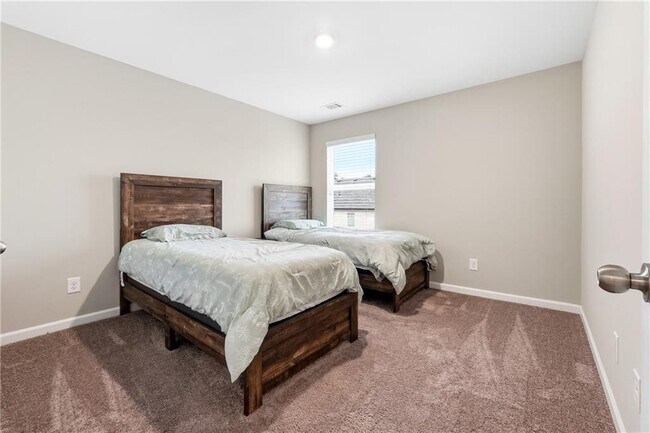 Building Photo - 334 Melody Ln