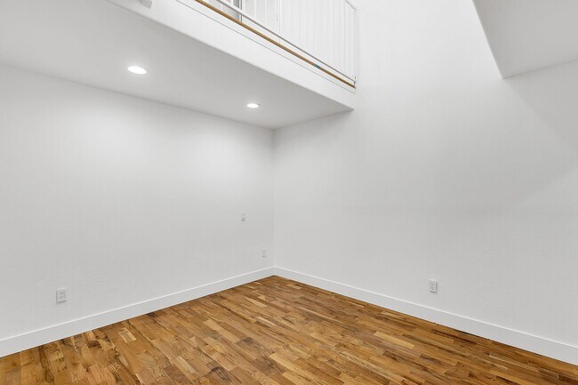 Building Photo - 1827 N Wilcox Ave