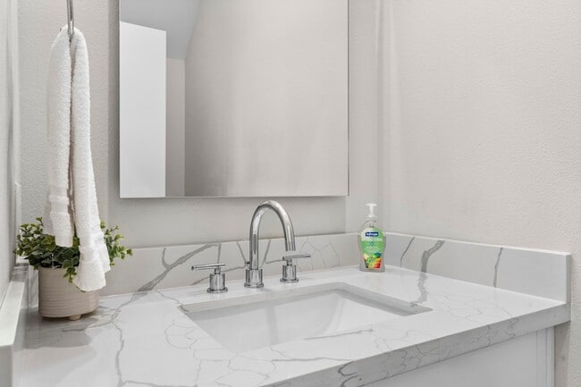 Building Photo - 851 Prosper St