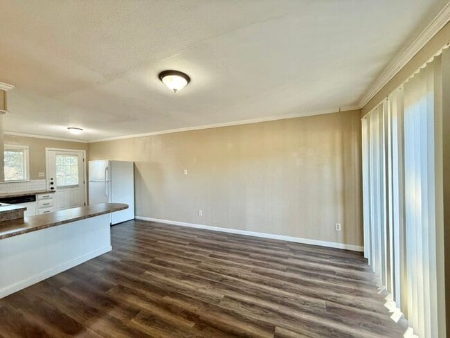 Building Photo - Almost Ready! Studio Apartment in East Tyler! 1/2 Off First Full Months Rent!