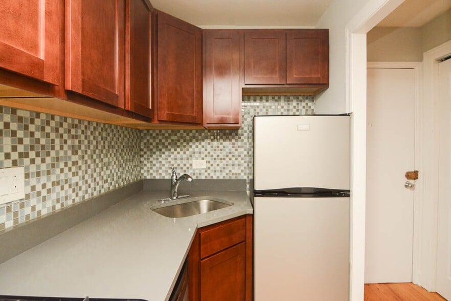 Building Photo - 448 W Barry