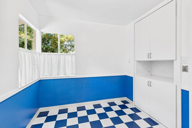 Building Photo - Charming Single-Level 3 Bedroom, 2 Bath Home
