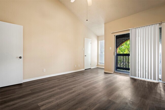 Building Photo - 5921 Arncliffe Dr