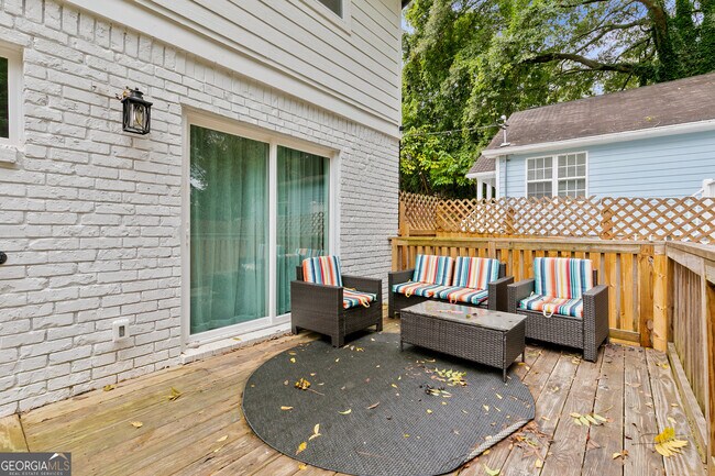 Building Photo - 1887 E Farris Ave