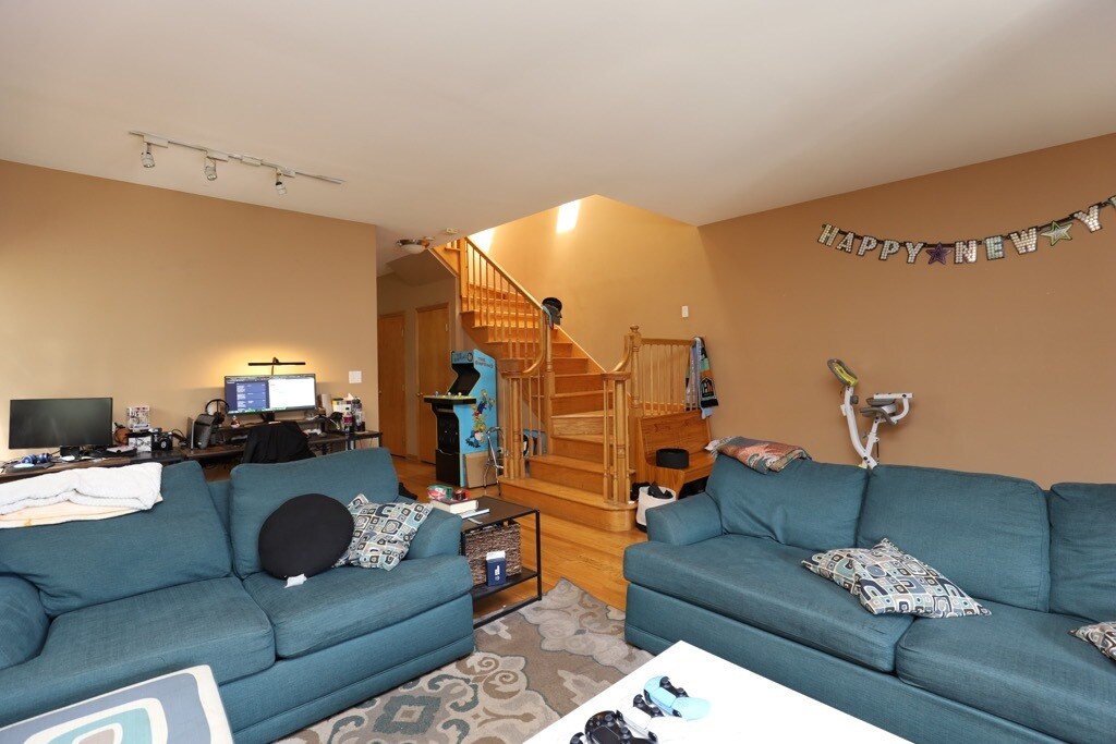 Building Photo - 724 N Willard Ct
