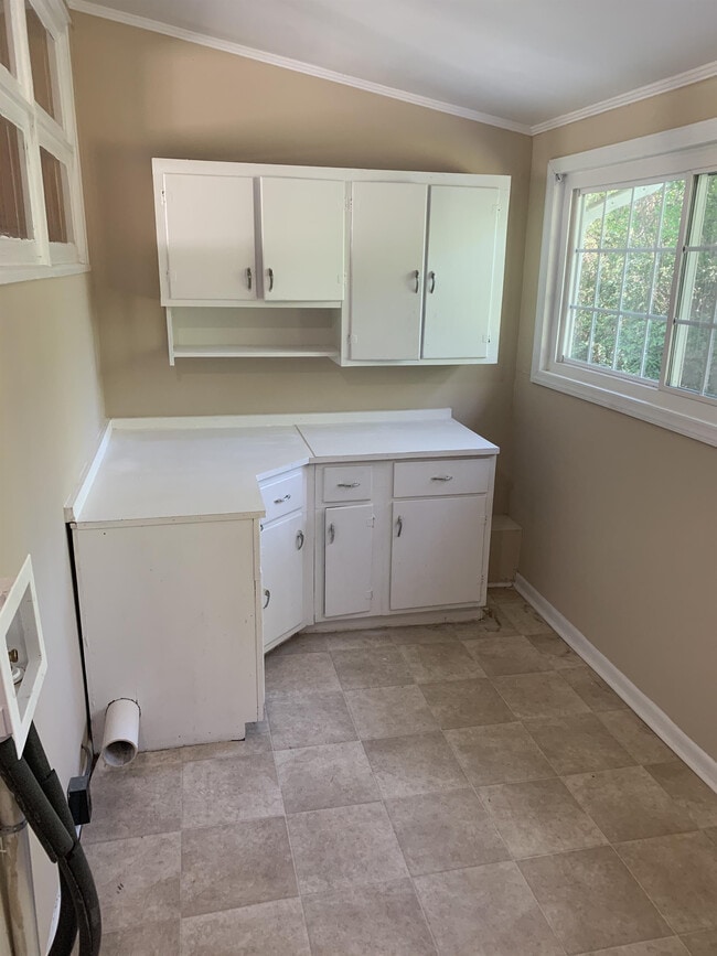 Building Photo - 5421 Pine St