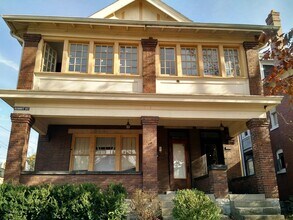 Building Photo - Awesome House for your Large Group - HUGE HOUSE with 3 Floors - 3 Kitchens, 3 Bathrooms, Awesome ...