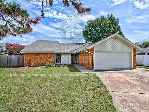 Building Photo - West Norman 3 Bed 2 Bath Home!
