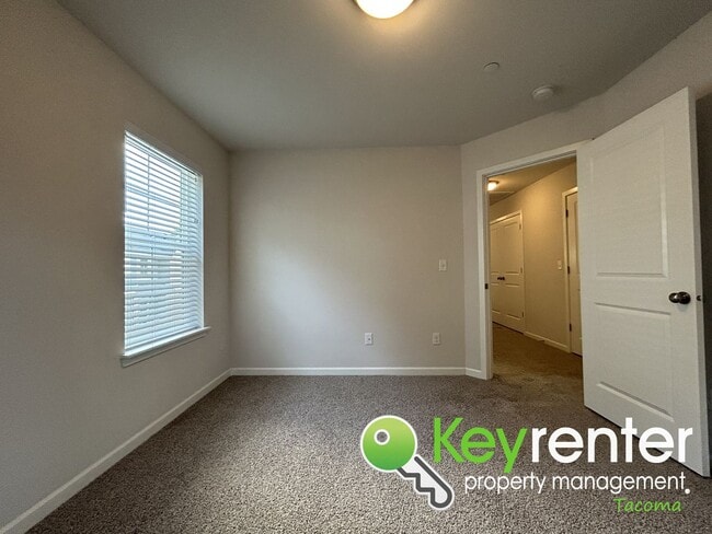 Building Photo - Must-have 3Bed/2.5Bath Lakewood Home