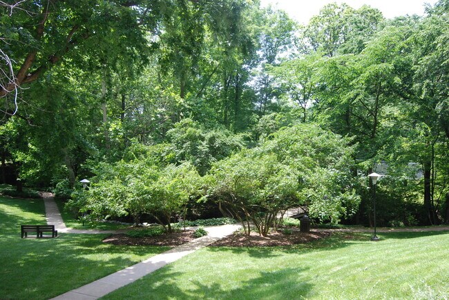 Building Photo - 2/2 Gem in Grosvenor Park!