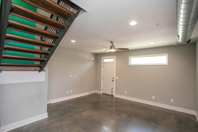 Building Photo - 1025 Dickerson Pike