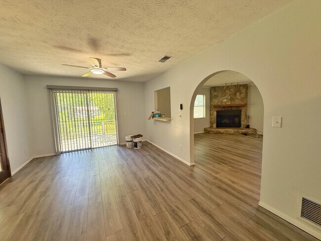 Building Photo - 5940 US-1