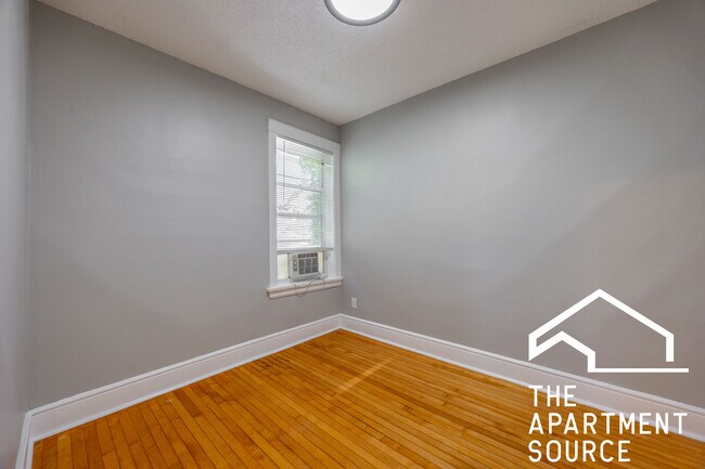 Building Photo - 3219 N Leavitt St