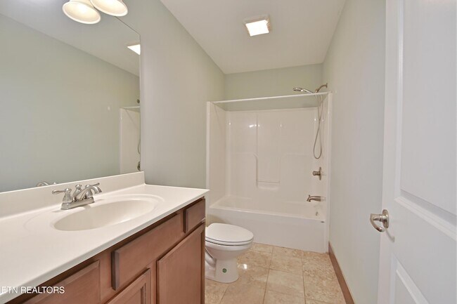 Building Photo - 3032 Oakwood Hills Ln