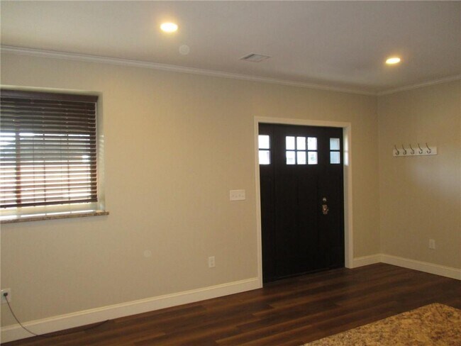 Building Photo - 609 Armistice Blvd
