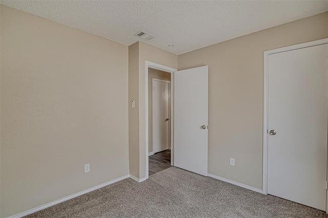 Building Photo - 836 NW Summercrest Blvd