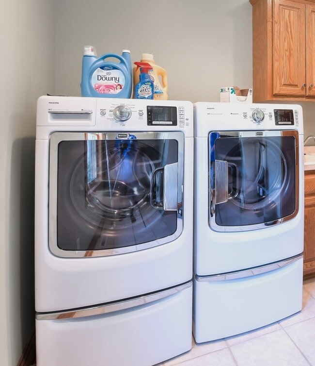 Building Photo - 1580 E Shore Dr