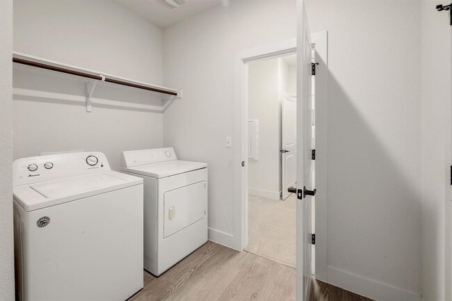 Building Photo - 6111 Dumfries Ln