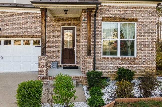 Building Photo - **LIKE NEW EXECUTIVE HOME IN A CUL-DE-SAC ...