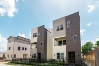 Building Photo - 2773 Clinton Dr