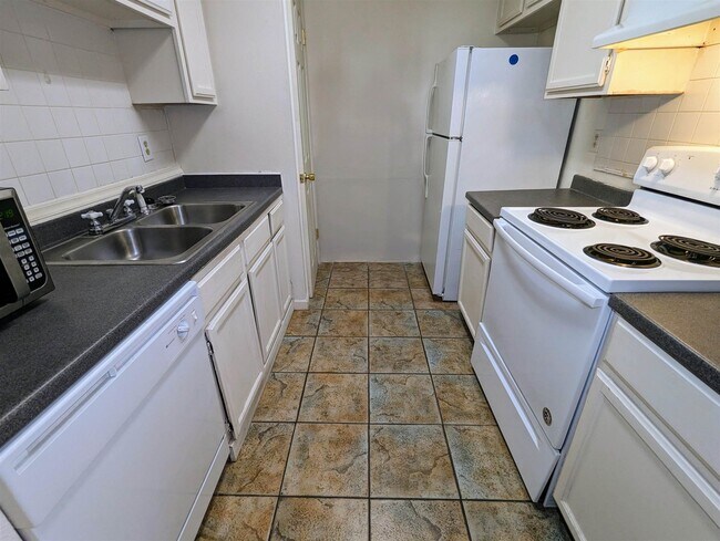 Building Photo - 7002 Lanier Dr