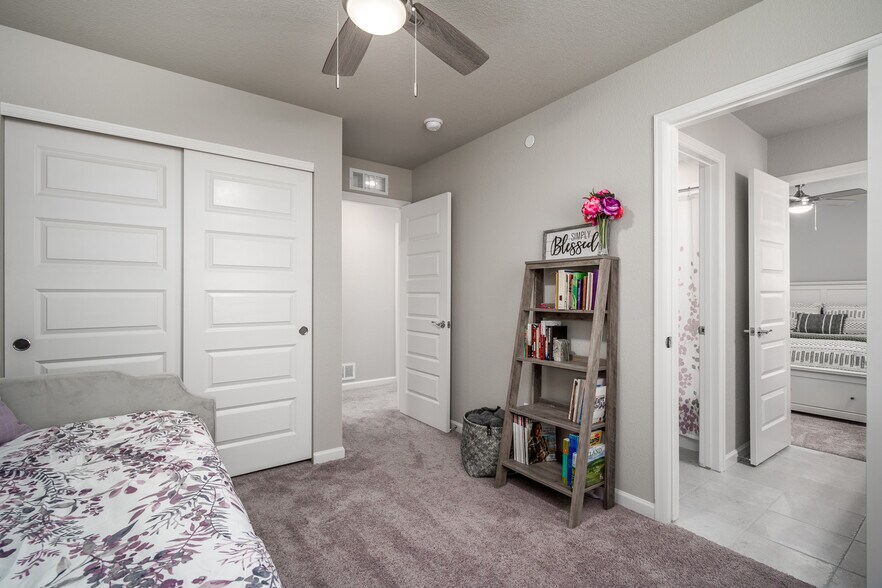 Building Photo - 1643 Rose Quartz Hts