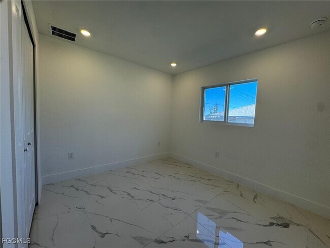 Building Photo - 424 Alabama Rd S