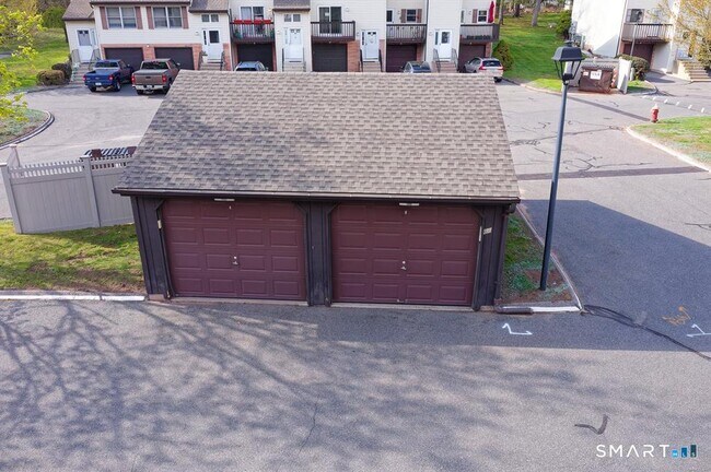 Building Photo - 6 Oak Forest Dr