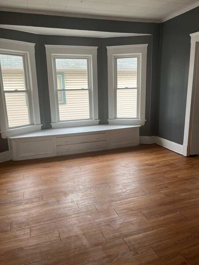 Building Photo - 2989 E 61st St