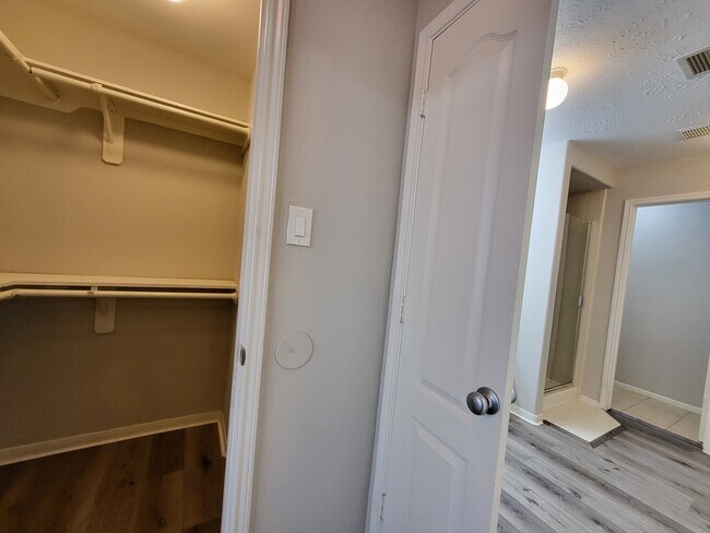 Building Photo - 7415 Hollister Ridge