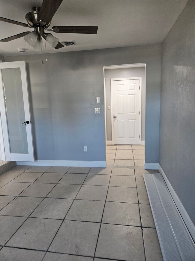 Building Photo - 3 bedroom 2 bath home