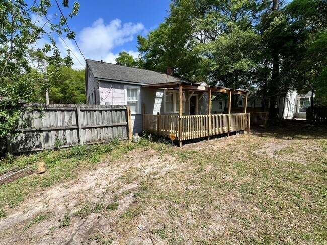 Building Photo - MOVE IN READY!