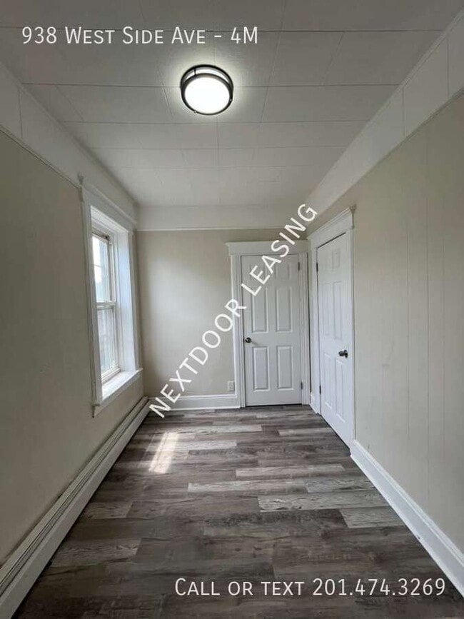 Building Photo - 938 West Side Ave