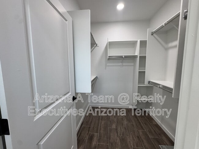 Building Photo - 2122 N Ralph Ave