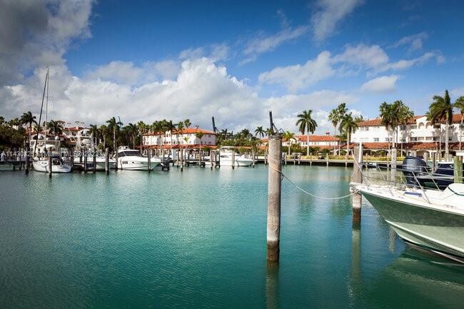 Building Photo - 19116 Fisher Island Dr