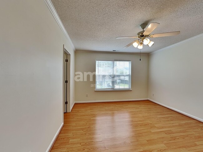 Building Photo - 1717 Beacon Valley Dr