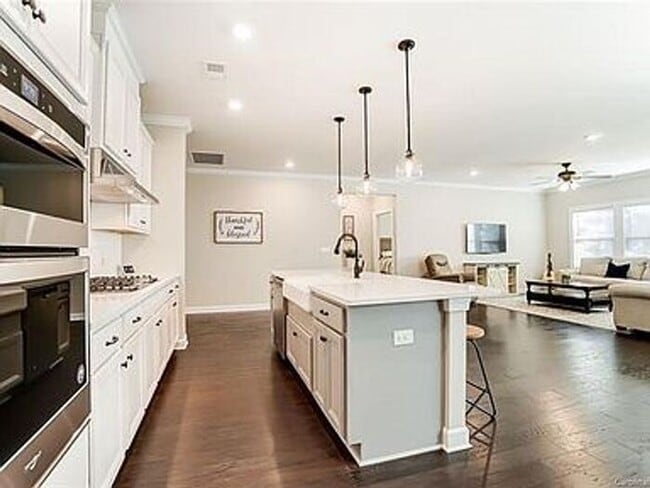 Building Photo - Ellington Downs Home! Top Rated Schools!