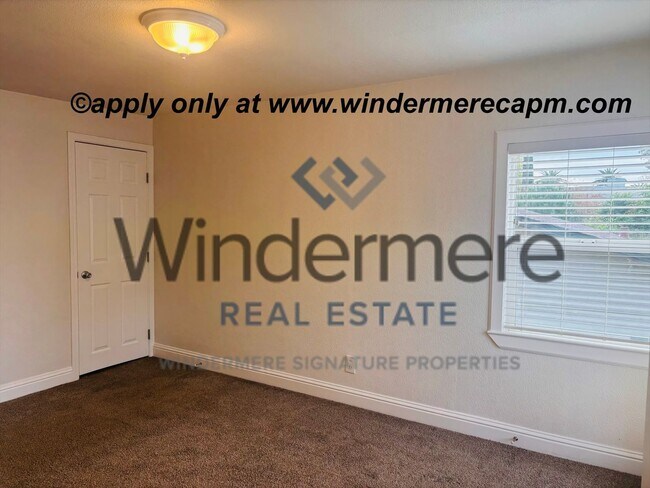 Building Photo - Charming, Bright & Clean 2-Story Home with Dual Balconies on 37th St!