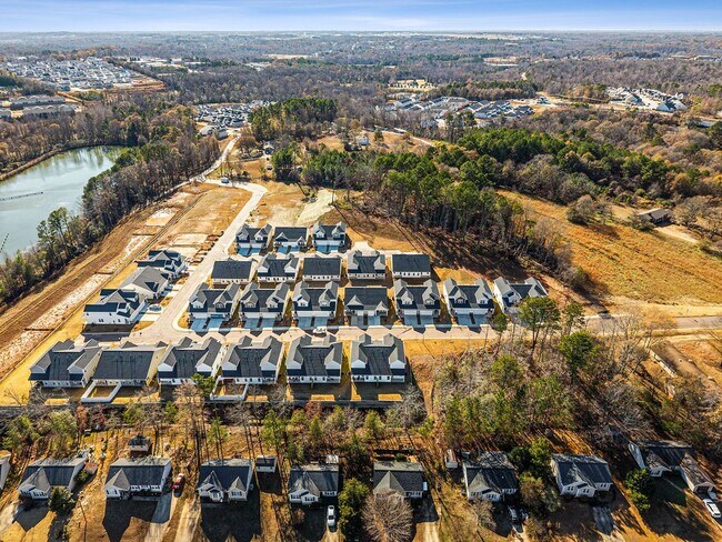 Building Photo - 512 Serena Trl