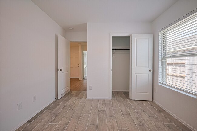 Building Photo - 9603 Fulvetta Briar Ct