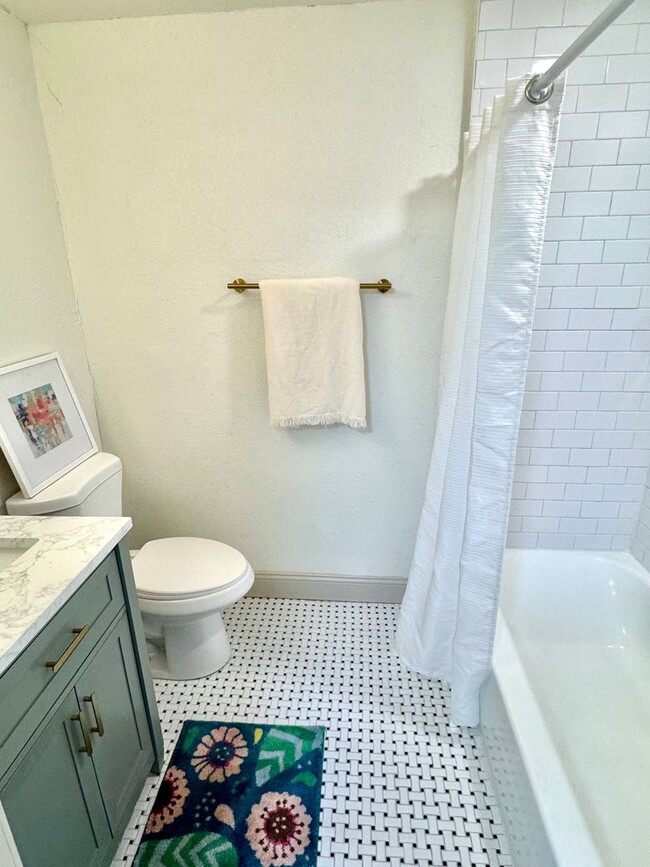 Building Photo - 4172 Russell Blvd