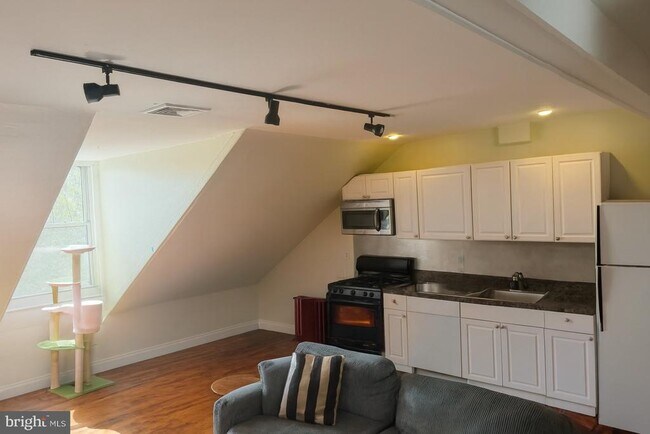 Building Photo - 1209 Spruce St