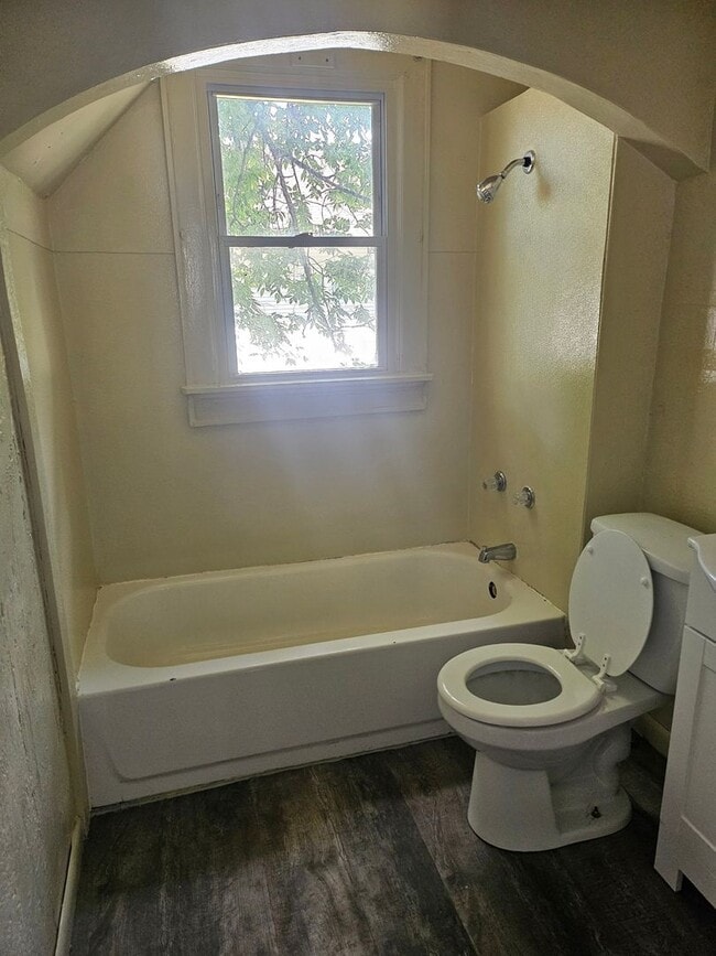 Primary Photo - Remolded 2 Bed/1 Bath