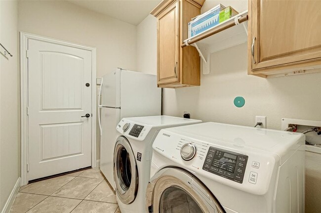 Building Photo - 9915 St Romain Dr
