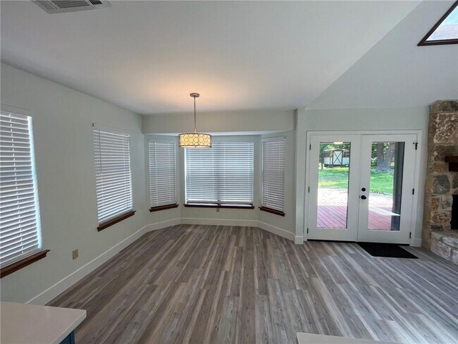 Building Photo - 2401 Silver Spur Dr