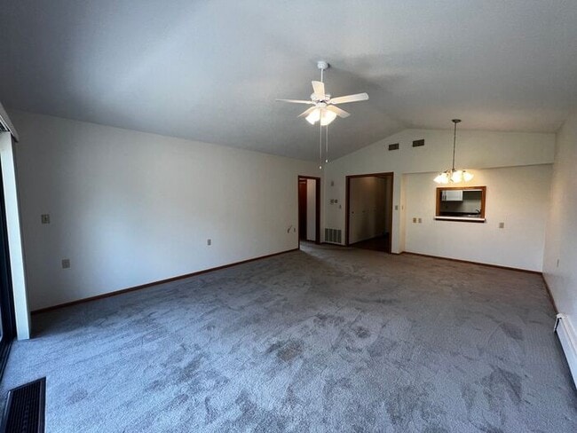 Building Photo - $1,500 | 3 Bedroom, 2 Bathroom Condo | Pet...