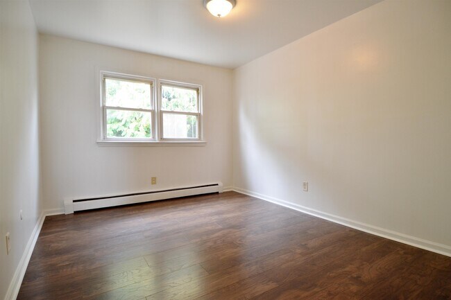 Building Photo - 121 Garfield Ave